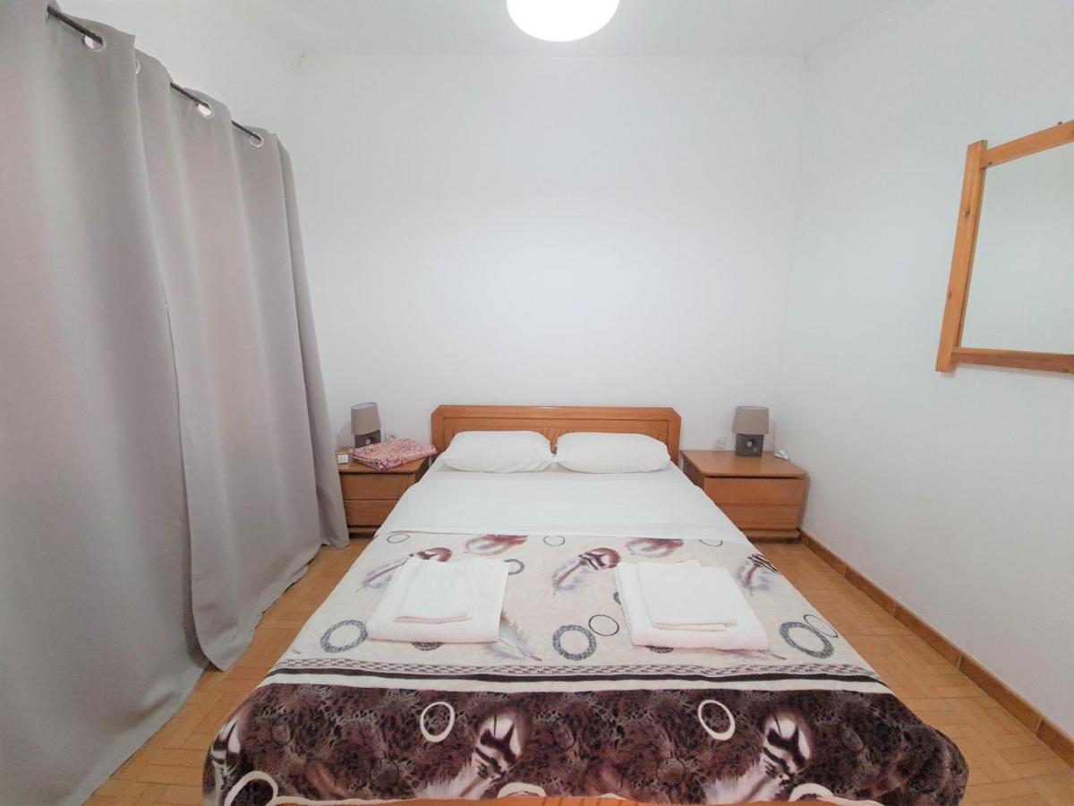 G-George Apartments By The Sea And Airport Liádha Esterno foto