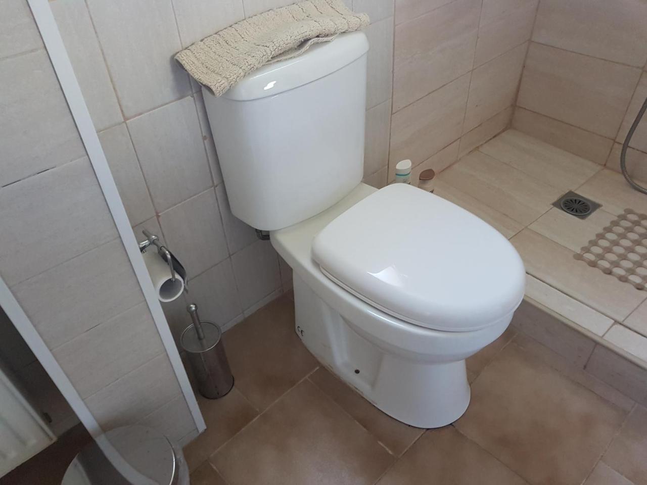 G-George Apartments By The Sea And Airport Liádha Esterno foto