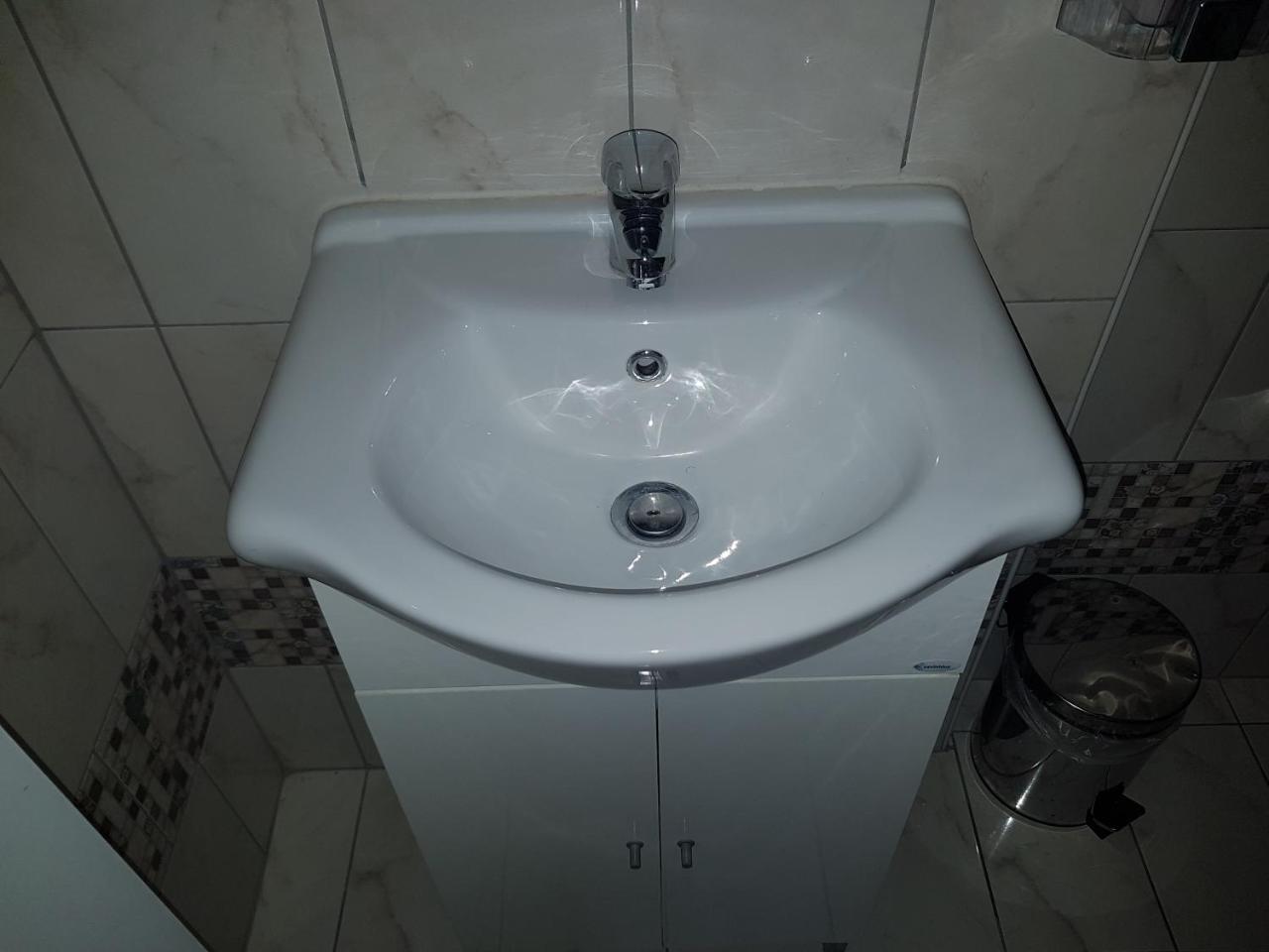 G-George Apartments By The Sea And Airport Liádha Esterno foto